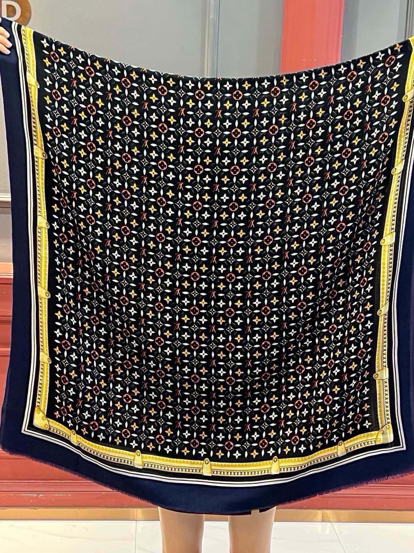 Louis Vuitton Scarf